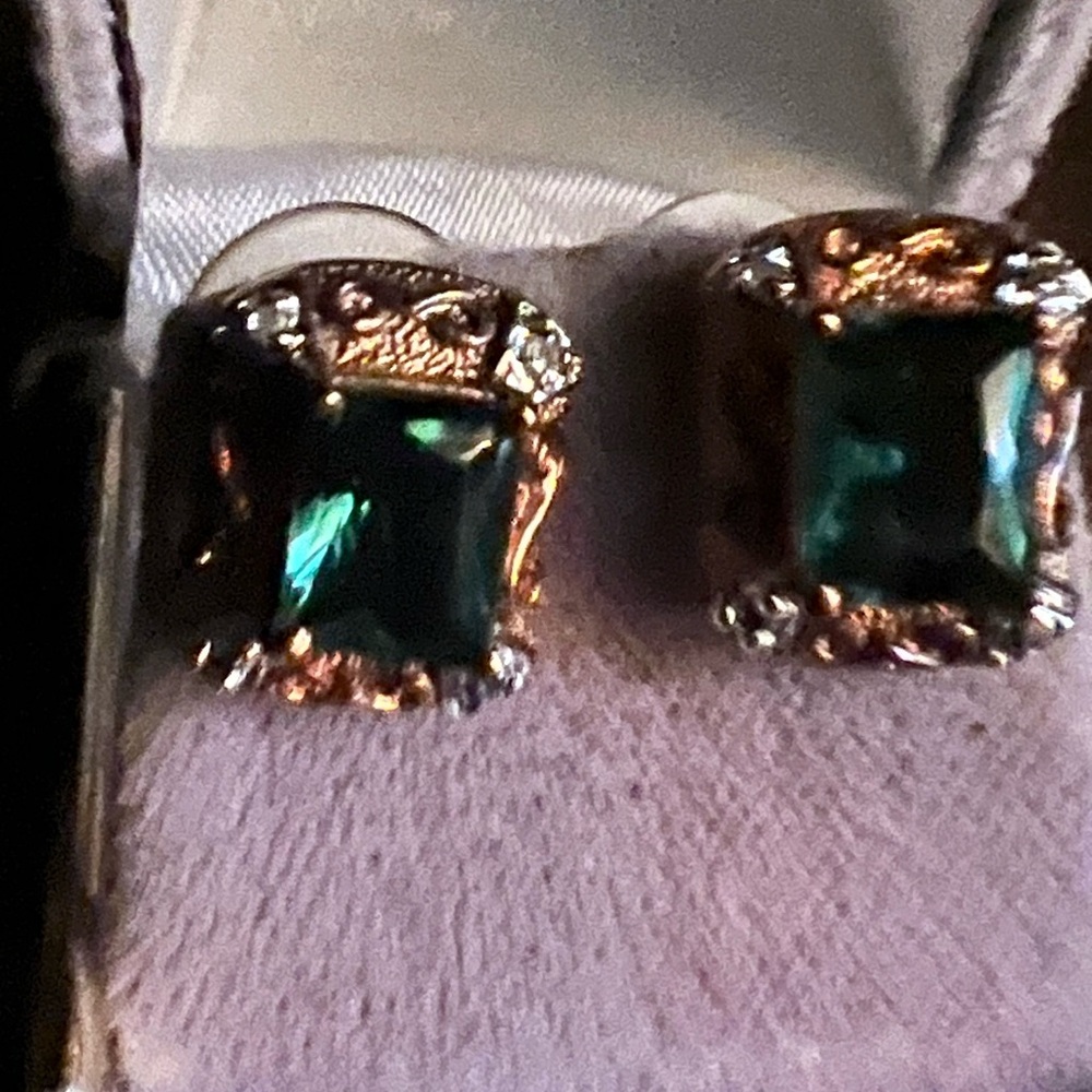 Elegant emerald and Gold Stud Earrings